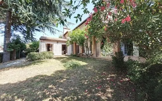 Vendu maison 7 pièces 300.00 m², 31500
